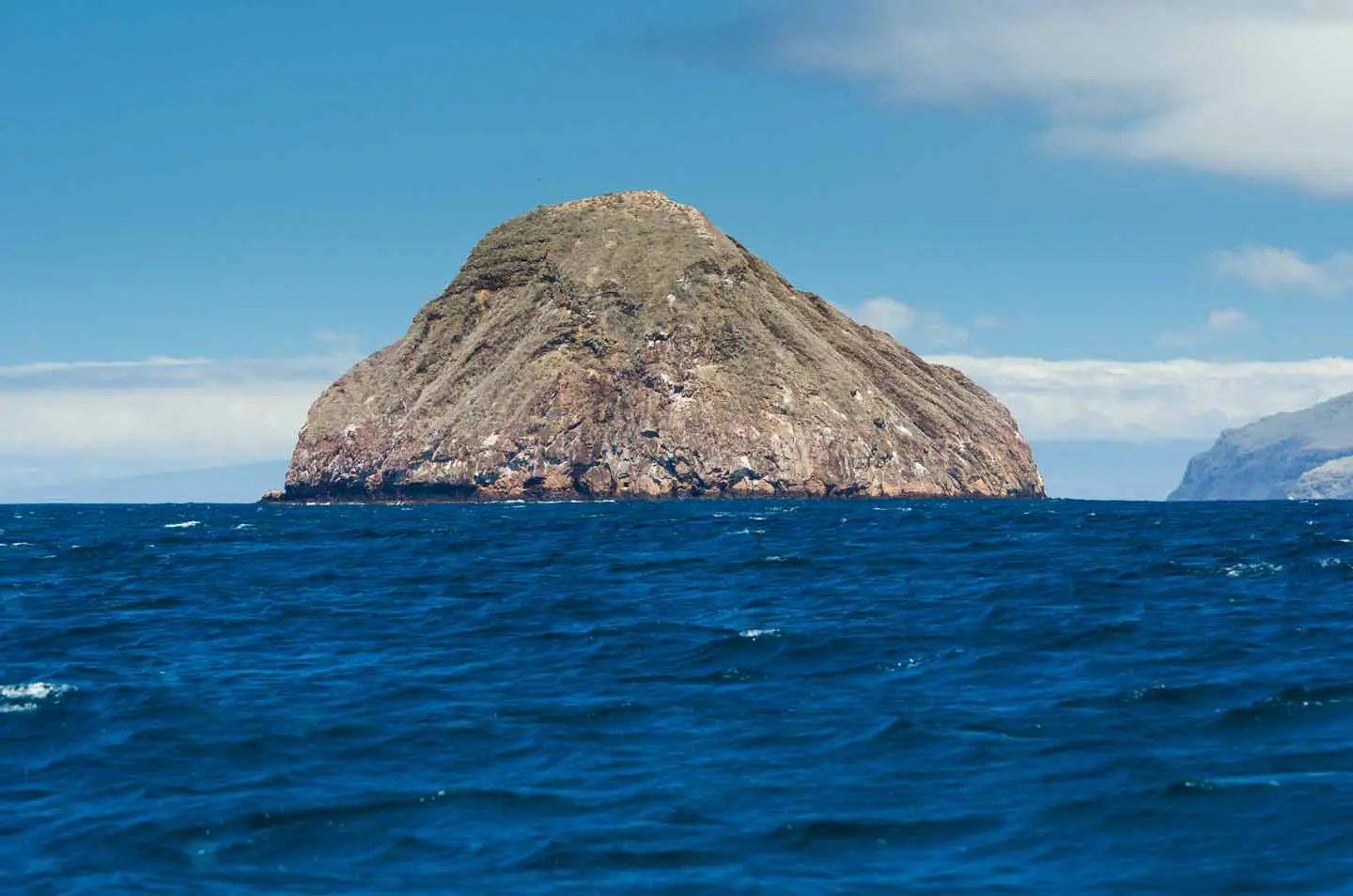 Vista de Isla Pinzón desde el océano, Galápagos